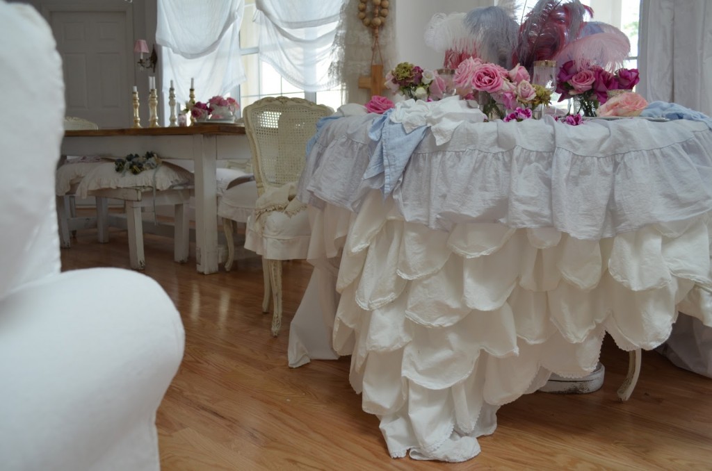 ruffle party table setting