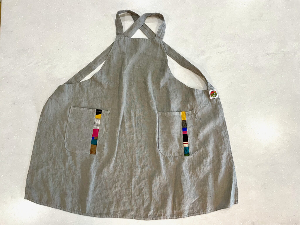 linen apron, patch pockets